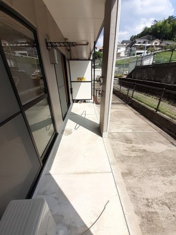 グランドハイツ深川のバルコニー|外からの目が気にならないバルコニーで洗濯物が干せます