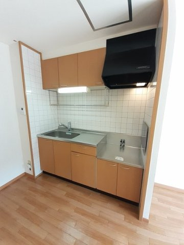 グランドハイツ深川のキッチン|コンパクトなキッチンで掃除もラクラク