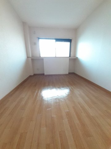 グランドハイツ深川の内装|明るい色調の室内です