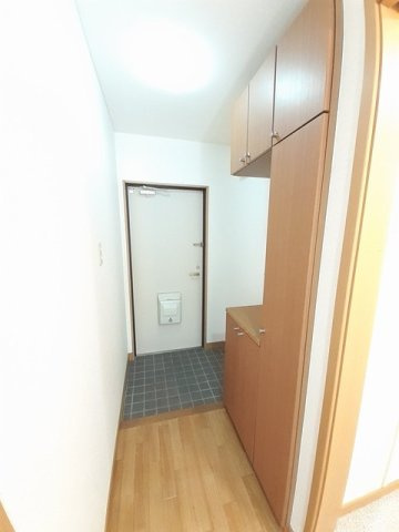 グランドハイツ深川の玄関|明るい玄関です