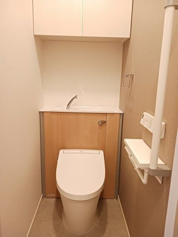 Ｗｅｓｔ　Ｒｉｖｅｒ　Ⅱのトイレ|落ち着いた色調のトイレです