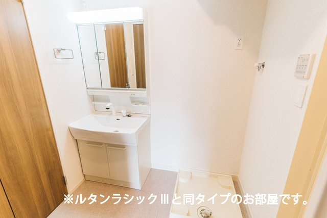 シャンス　トロワの洗面所|ゆったりとスペースのある洗面所