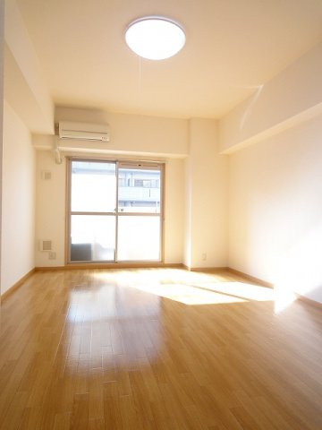 グランジュネッスの居間・リビング|こちらのリビングで趣味の時間をお楽しみください