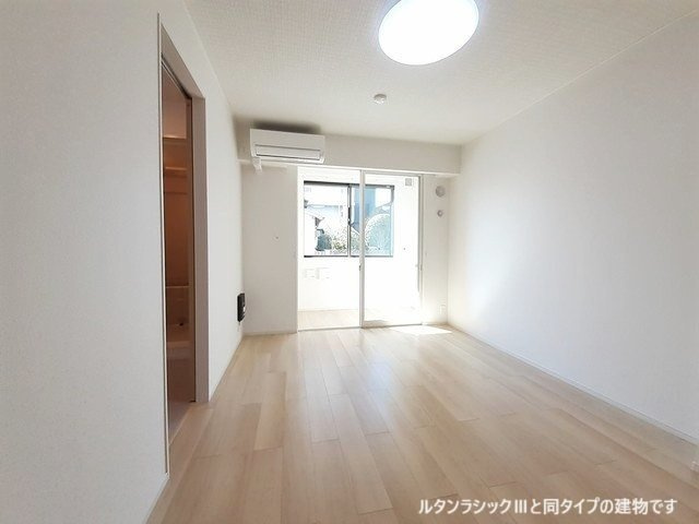 シャンス　トロワの内装|明るい色調の室内です
