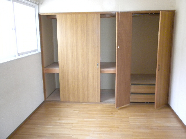 コーポ・サンライトBの収納|洋室収納