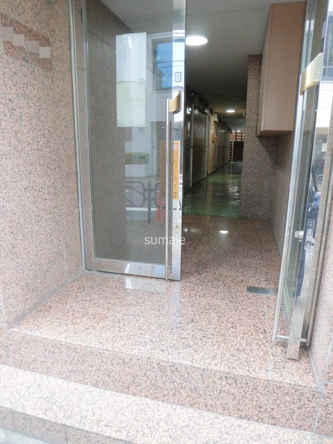 レジデンスカープ新小岩のエントランス|建物入口。