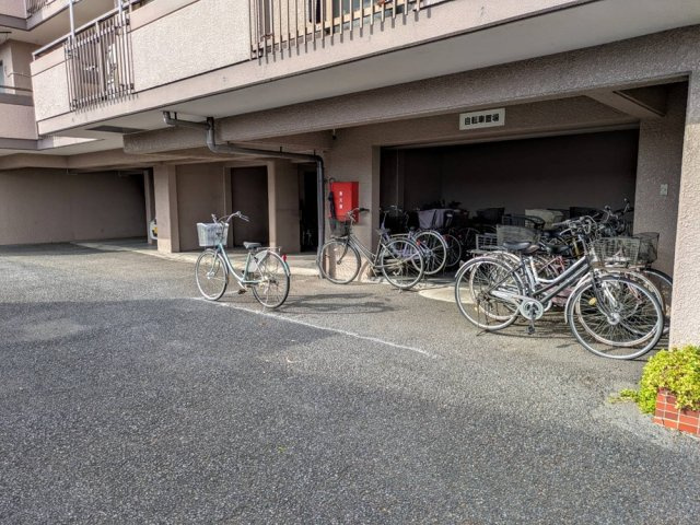 セザール春日部の駐車場