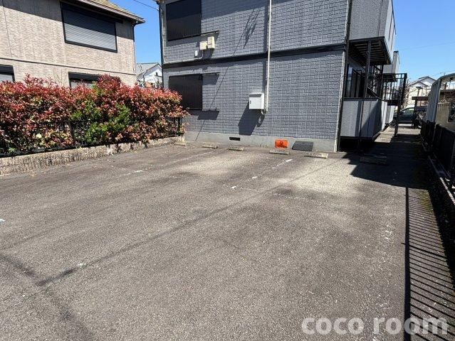 ラヴィの駐車場