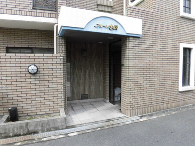 【エントランス】 | フルーレ小松 | 外観にマッチしたエントランスです