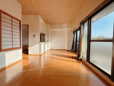 【居間・リビング】 | ロイヤルシャトー手柄南