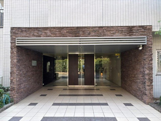 レーベンハイム若葉富士見町のエントランス