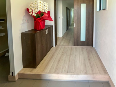 【玄関】 | 三重郡川越町大字南福崎《6号棟》