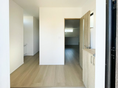 【玄関】 | 三重郡川越町大字南福崎《7号棟》