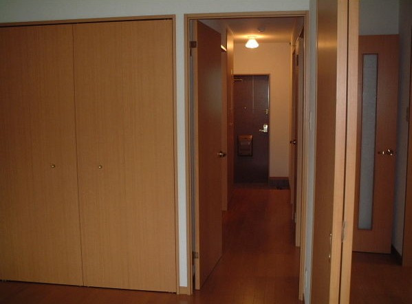 オアシス荒池の玄関