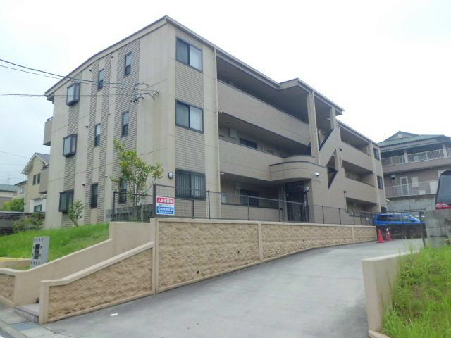 オアシス荒池の外観