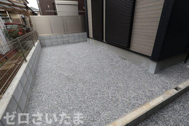 《仲介手数料無料》見沼区大和田町２丁目775新築一戸建てグラファーレの外観|西側に少しお庭があります