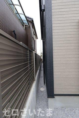 《仲介手数料無料》見沼区大和田町２丁目775新築一戸建てグラファーレの外観|北側隣地との境界