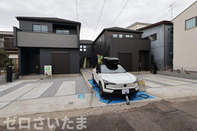《仲介手数料無料》見沼区大和田町２丁目775新築一戸建てグラファーレの外観|縦列で車を２台駐車できます(車種によります)