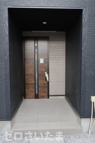 《仲介手数料無料》見沼区大和田町２丁目775新築一戸建てグラファーレの玄関