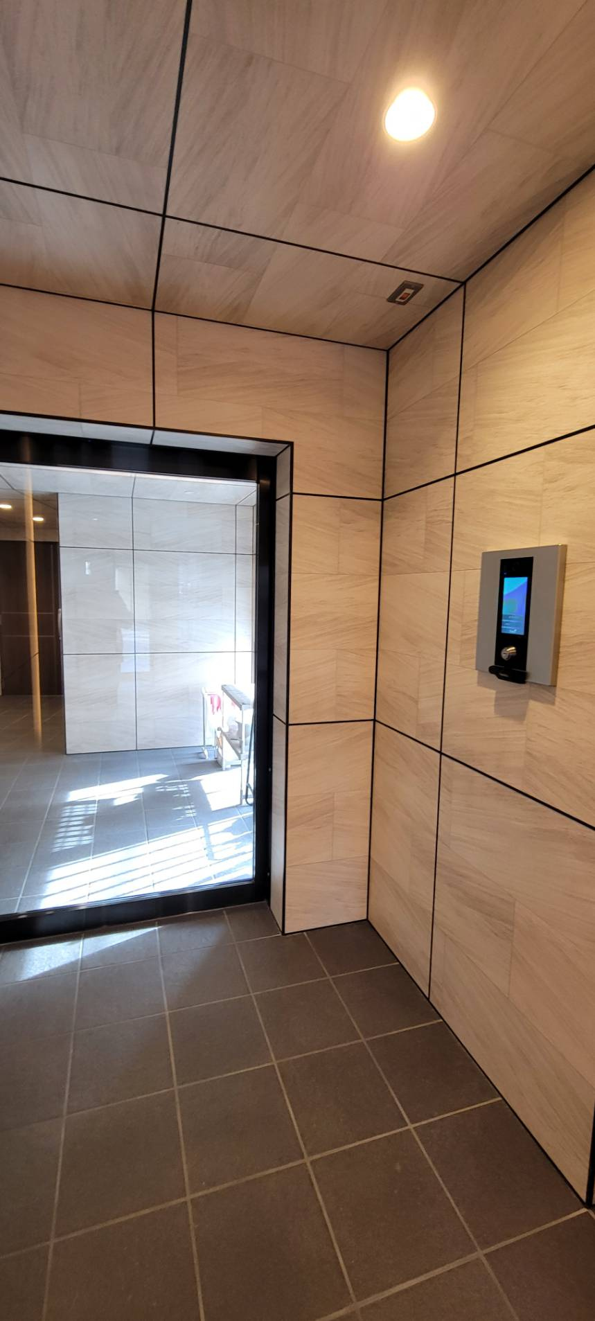 【エントランス】