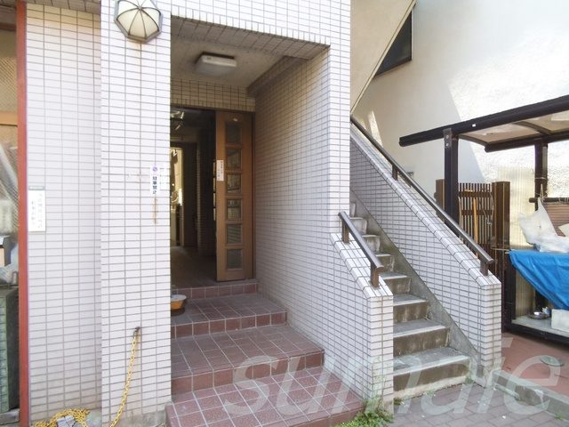 第５オカダビルのエントランス|落ち着いたエントランス！