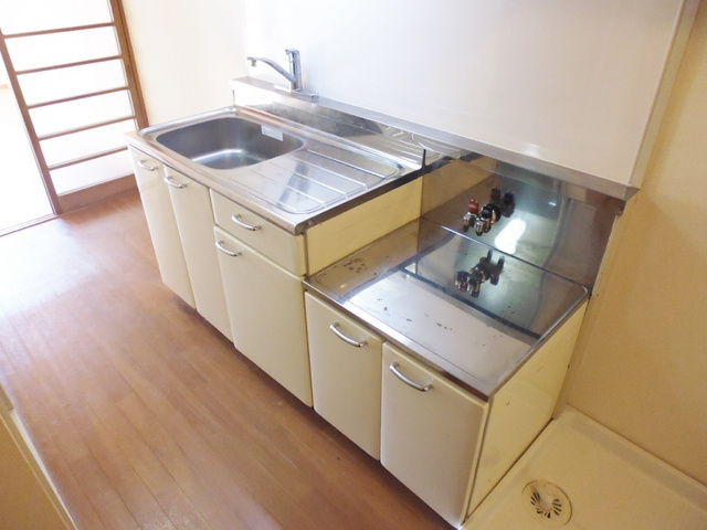 第５オカダビルのキッチン|２口ガスコンロ設置可能なキッチンです。