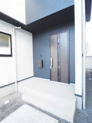 【玄関】 | LIGARE　瀬上町６期　１号棟 | ★内覧予約で新米4kg★