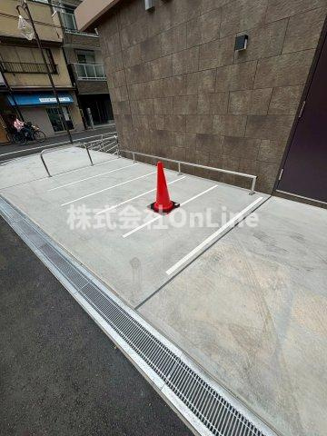 シャルールメゾン桃谷の駐車場