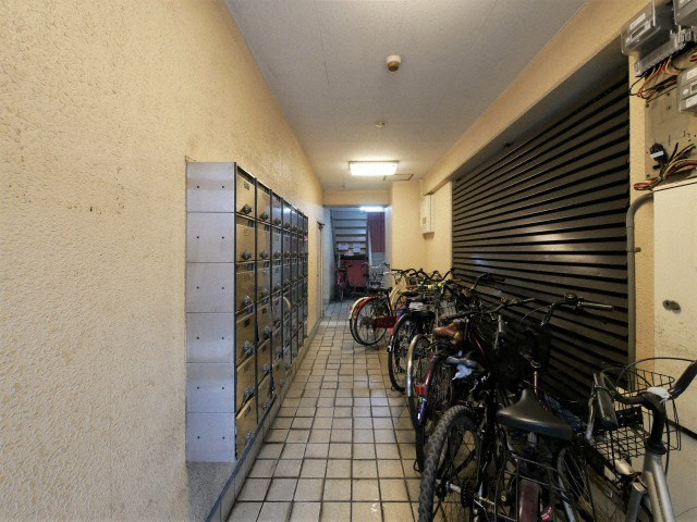 プラス九条のロビー