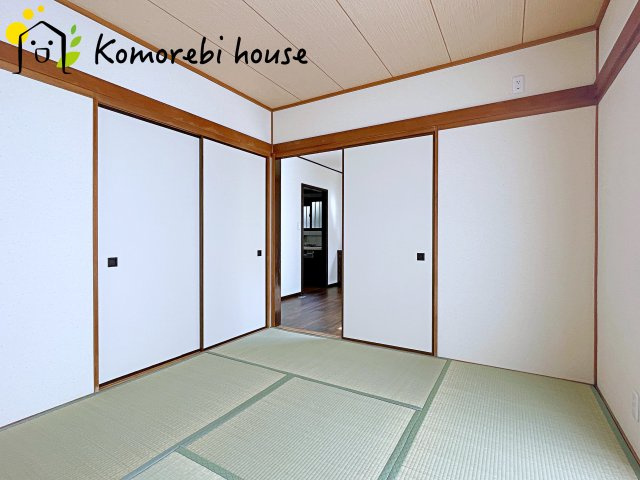 蓮田市大字閏戸　中古一戸建ての和室|和室からリビングが見えます