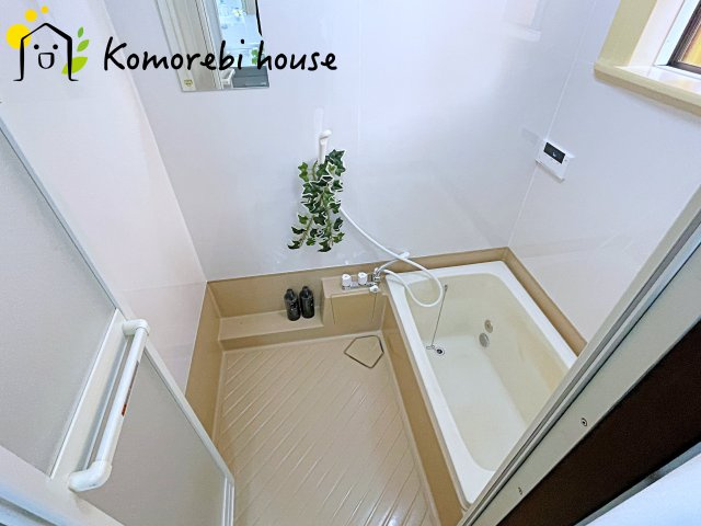 蓮田市大字閏戸　中古一戸建ての浴室|白く明るいお風呂です