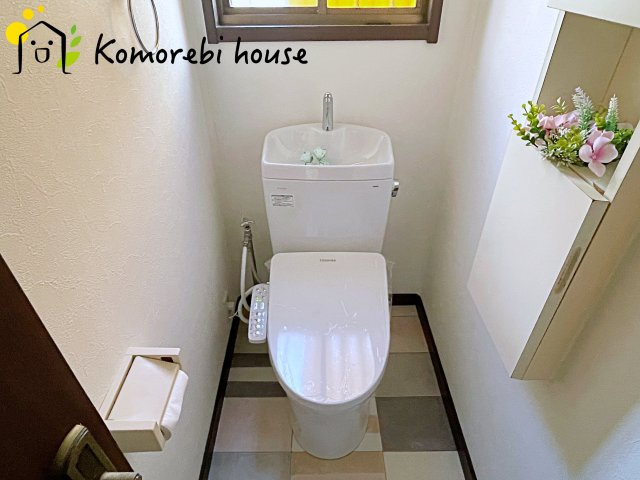 蓮田市大字閏戸　中古一戸建てのトイレ|窓があるトイレです