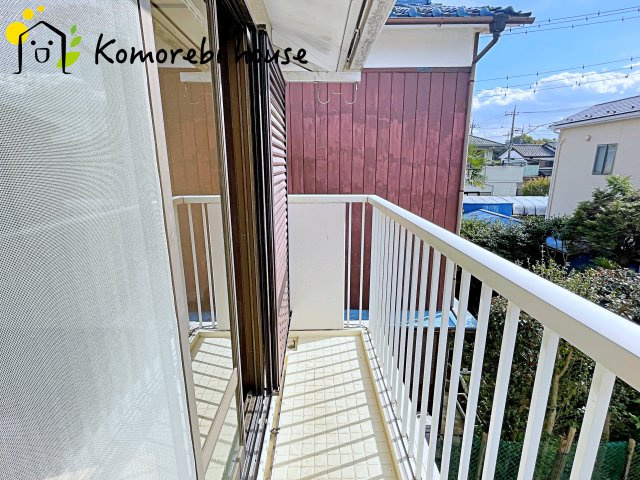蓮田市大字閏戸　中古一戸建てのバルコニー|南側にバルコニーがあるので洗濯物が乾きやすいです