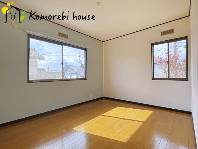 蓮田市大字閏戸　中古一戸建ての洋室|二面採光で明るい洋室です