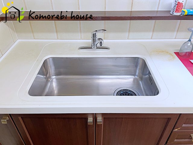 蓮田市大字閏戸　中古一戸建てのキッチン|凹凸の少ない水洗い場は掃除が楽です