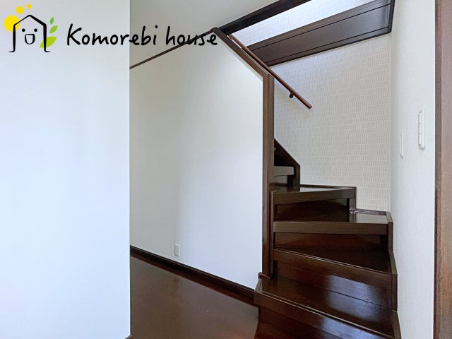 蓮田市大字閏戸　中古一戸建ての玄関|外側から見た玄関です