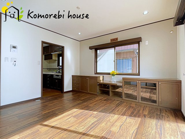 蓮田市大字閏戸　中古一戸建ての居間・リビング|南向きの12帖のLDKは日当たり良好です
