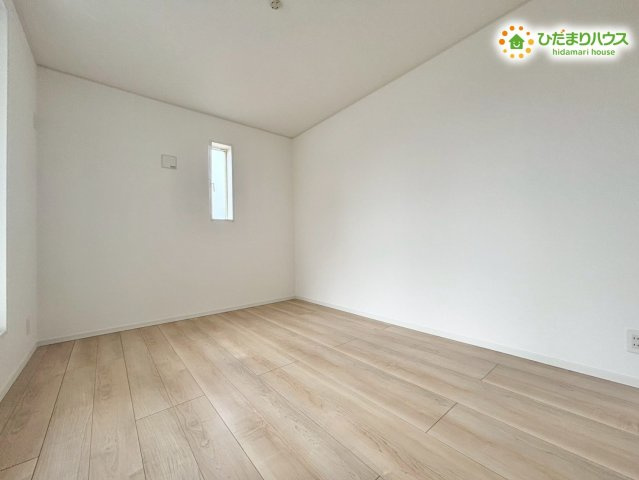 寄居町赤浜　第6　新築一戸建て　クレイドルガーデン　01の洋室|シンプルな内装の洋室は、どんな家具とも合わせやすいのが特徴です！