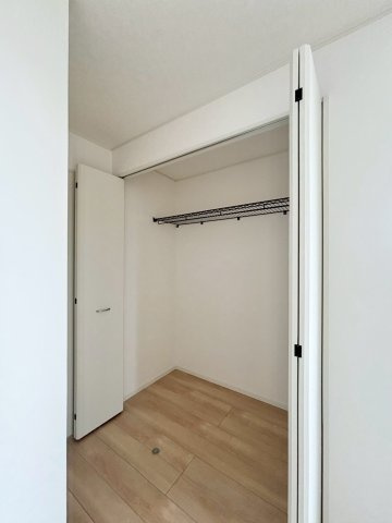 寄居町赤浜　第6　新築一戸建て　クレイドルガーデン　01の収納|クローゼットが完備されているのでお気に入りのバックやお洋服もスッキリ収納することができます◎