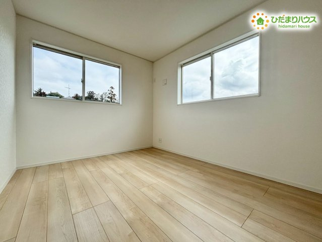 寄居町赤浜　第6　新築一戸建て　クレイドルガーデン　01の洋室|2面採光を確保した明るいお部屋です！
風の通り道ができるので、夏場でも涼しく過ごせるのが嬉しいですね！