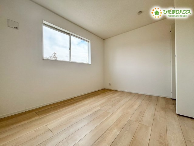 寄居町赤浜　第6　新築一戸建て　クレイドルガーデン　01の子供部屋|明るい木目の床が優しい印象を与えるお部屋です！
コンパクトながら機能的な造りで、お子様の成長に合わせた家具配置が可能です♪