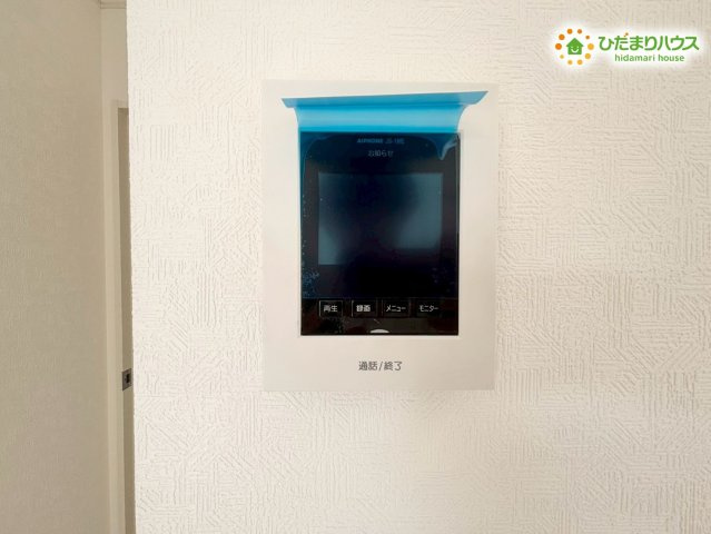 寄居町赤浜　第6　新築一戸建て　クレイドルガーデン　01の防犯設備|カラーモニターで来客を確認できる安心の設備です！
お子様のお留守番時や、夜間の突然の訪問でも、お顔が見えるので落ち着いて対応いただけます！