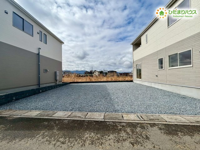 寄居町赤浜　第6　新築一戸建て　クレイドルガーデン　01の駐車場|並列で2台駐車可能な広々としたスペースです！
急な来客時や、将来お子様がお車を持つようになっても安心の広さがあります(^^)/