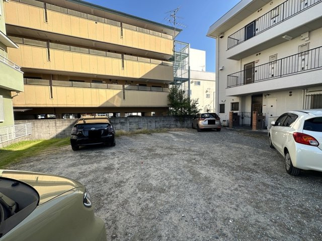 枚方市香里ヶ丘１２丁目一棟マンションの駐車場