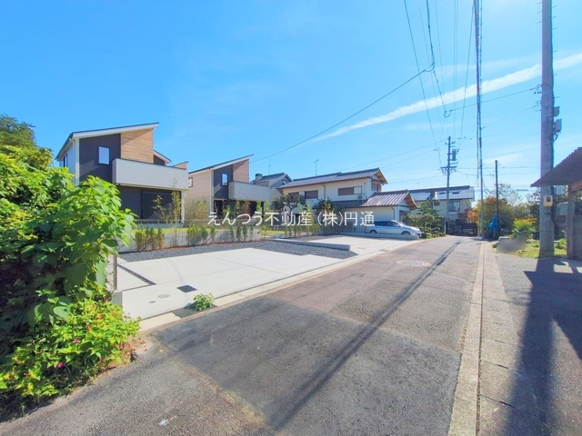 KEIAI GRACE小幡北1期の前面道路含む現地写真