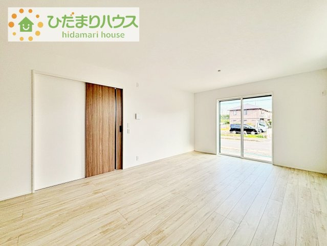 【居間・リビング】 | 我孫子市南青山第１期　新築戸建 | お子様が元気に遊べる広々としたリビングです！