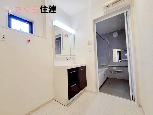 いろどりアイタウン宇都宮市細谷町　1号棟のその他|同社施工物件の写真です。対面式システムキッチン。※仕様が違う場合がございます