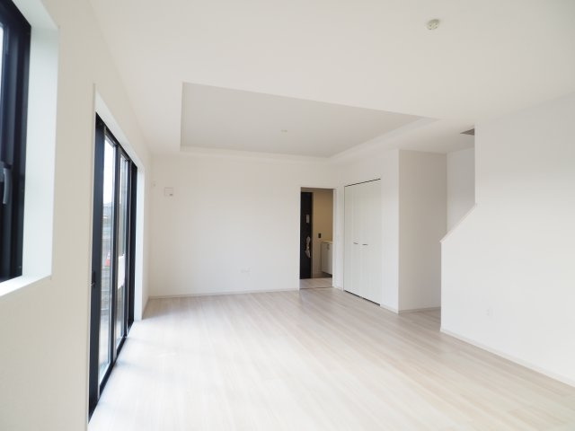 【居間・リビング】 | LIGARE　瀬上町６期　２号棟 | ★内覧予約で新米4kg★