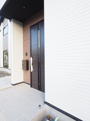 【玄関】 | LIGARE　瀬上町６期　２号棟 | ★内覧予約で新米4kg★