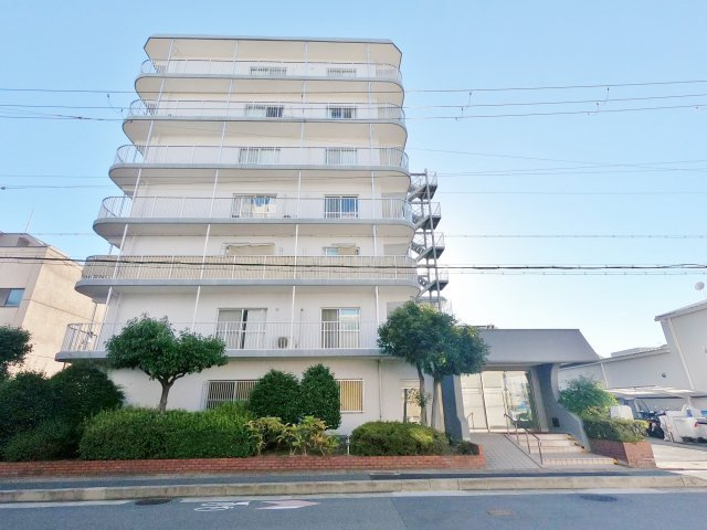 阪急・京福・ＪＲの３沿線アクセス●駅徒歩８分のマンション３階部分●改装済み３ＤＫ●シャルム四条大宮の外観|マンション外観